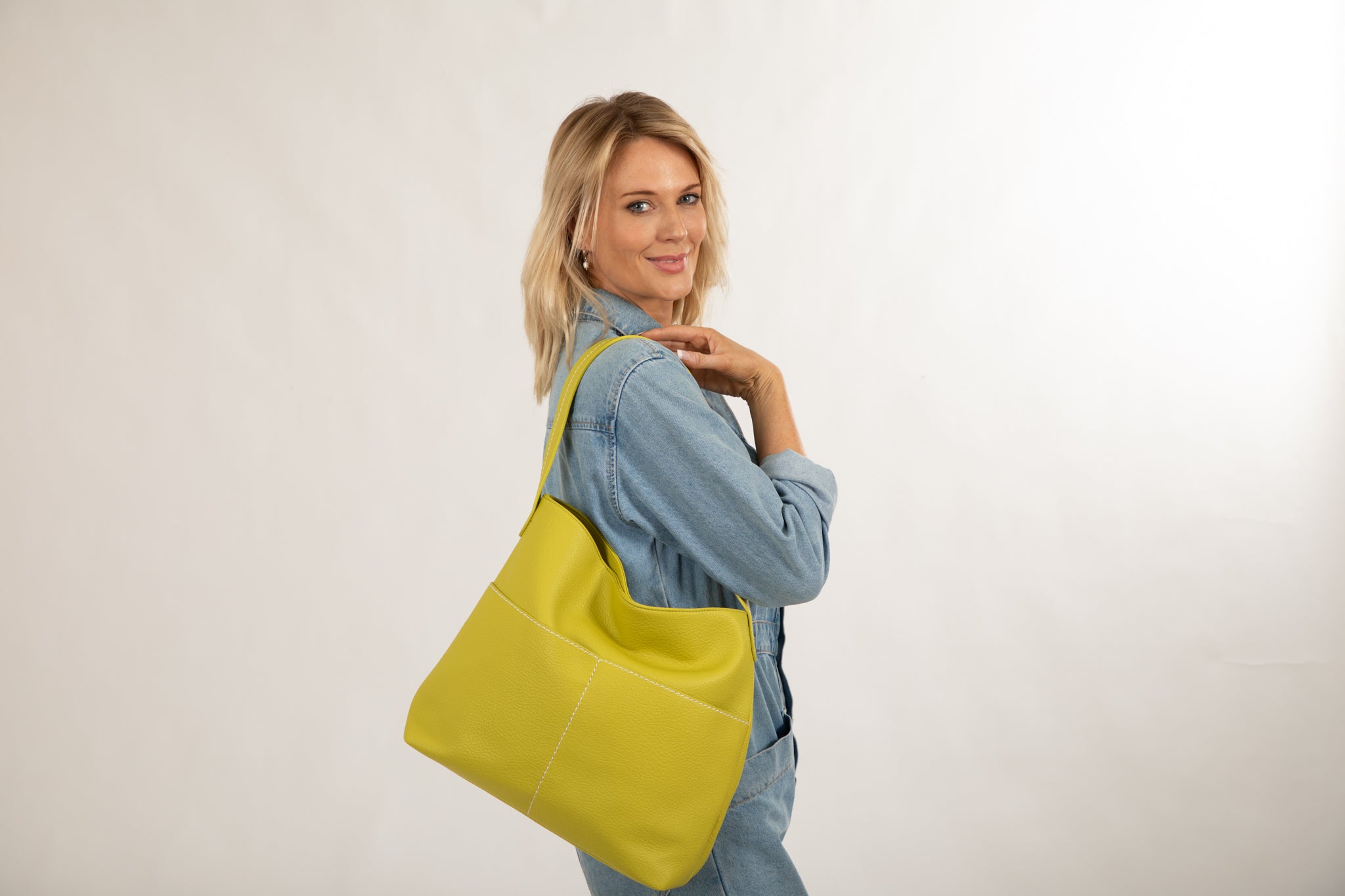 SASSY DUCK SHOULDER BAG